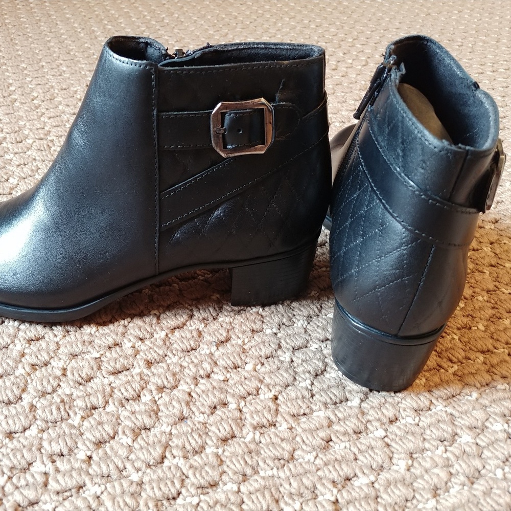 Munro Jolynn Ankle Boot/Bootie in Black Leather - Picture 5 of 6
